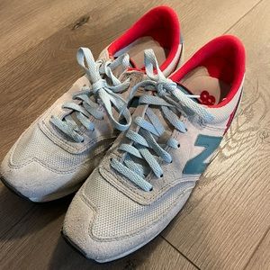 Like new womens new balance shoes